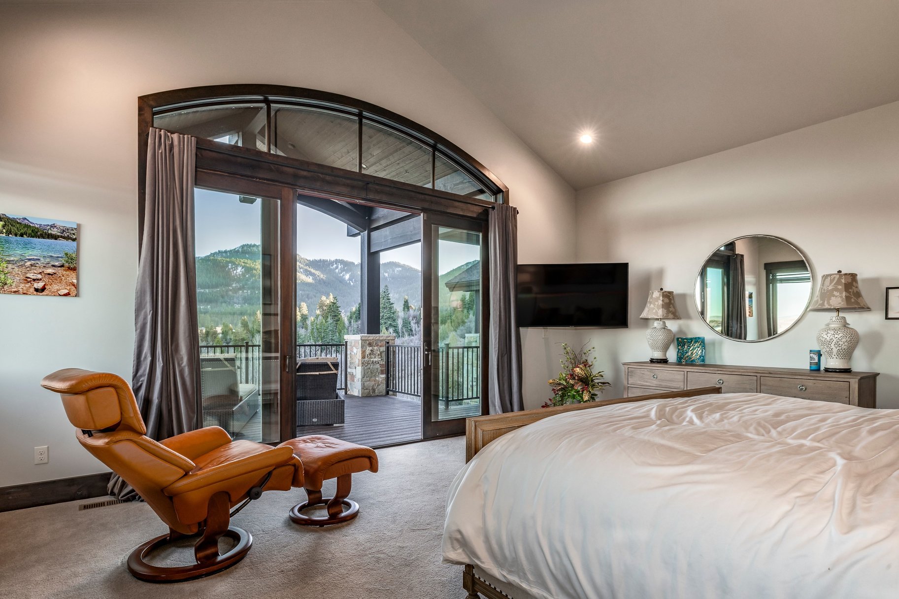  Views, Privacy and Main Level Living in a Gated Community - 物件實景