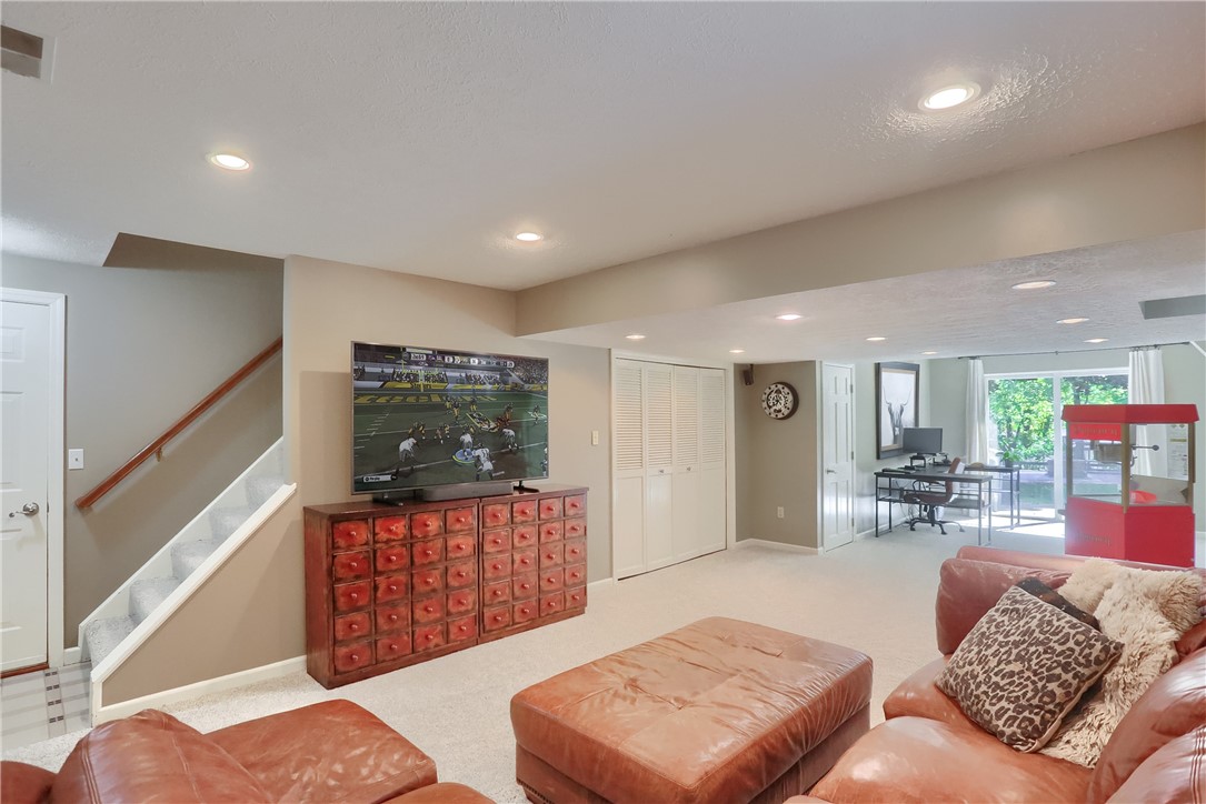 Pine Twp, Pennsylvania, 15044, United States, 4 Bedrooms Bedrooms, ,3 BathroomsBathrooms,Residential,For Sale,1951267