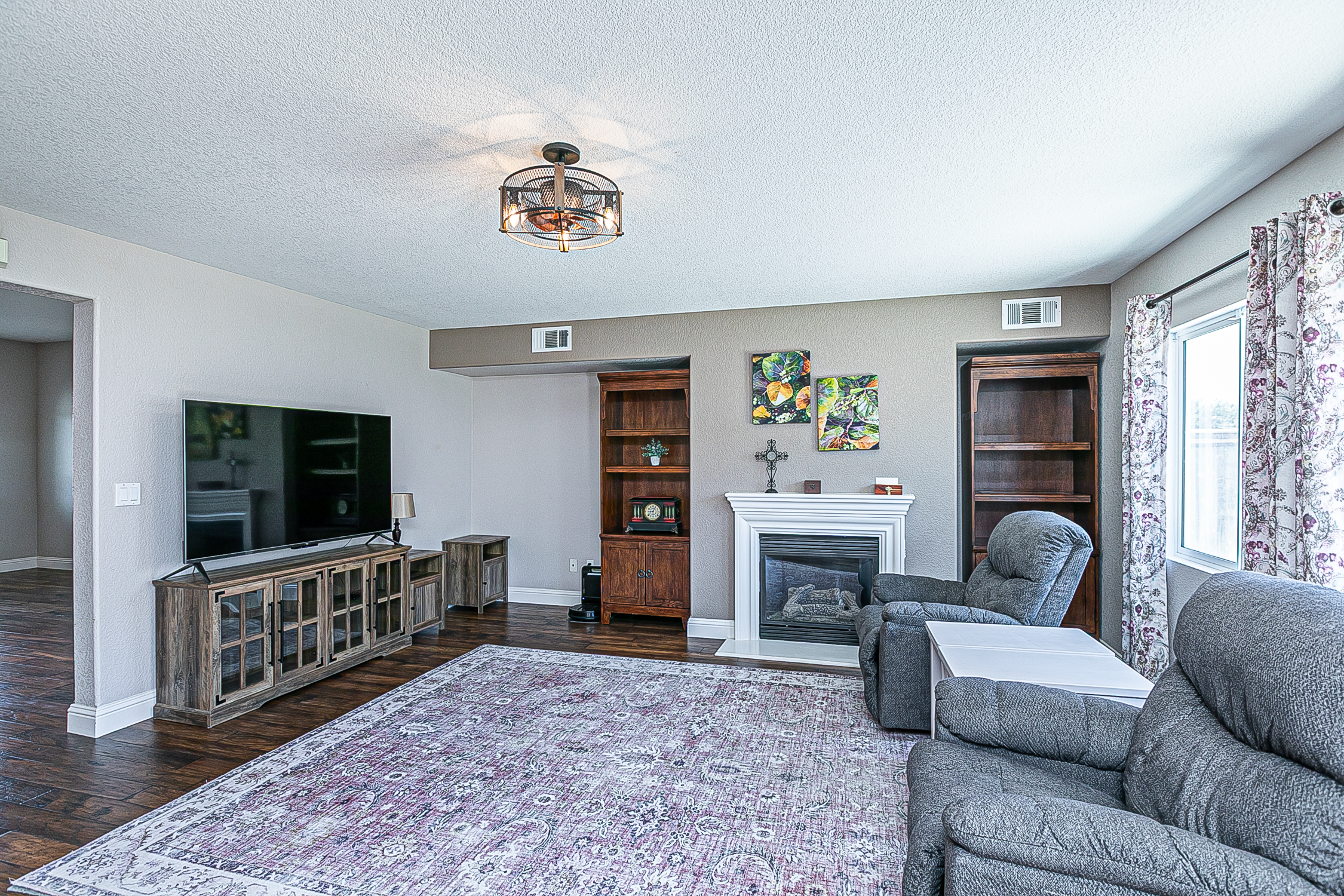 Lompoc, California, 93436, United States, 4 Bedrooms Bedrooms, ,3 BathroomsBathrooms,Residential,For Sale,1924716