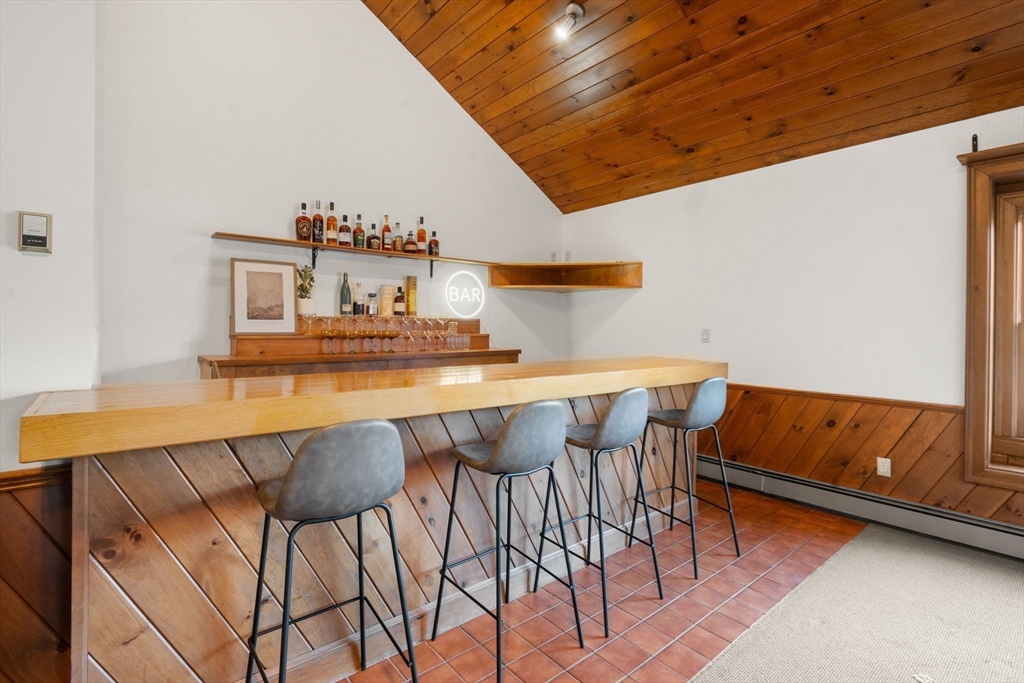 Walpole, Massachusetts, 02081, United States, 4 Bedrooms Bedrooms, ,4 BathroomsBathrooms,Residential,For Sale,1987866