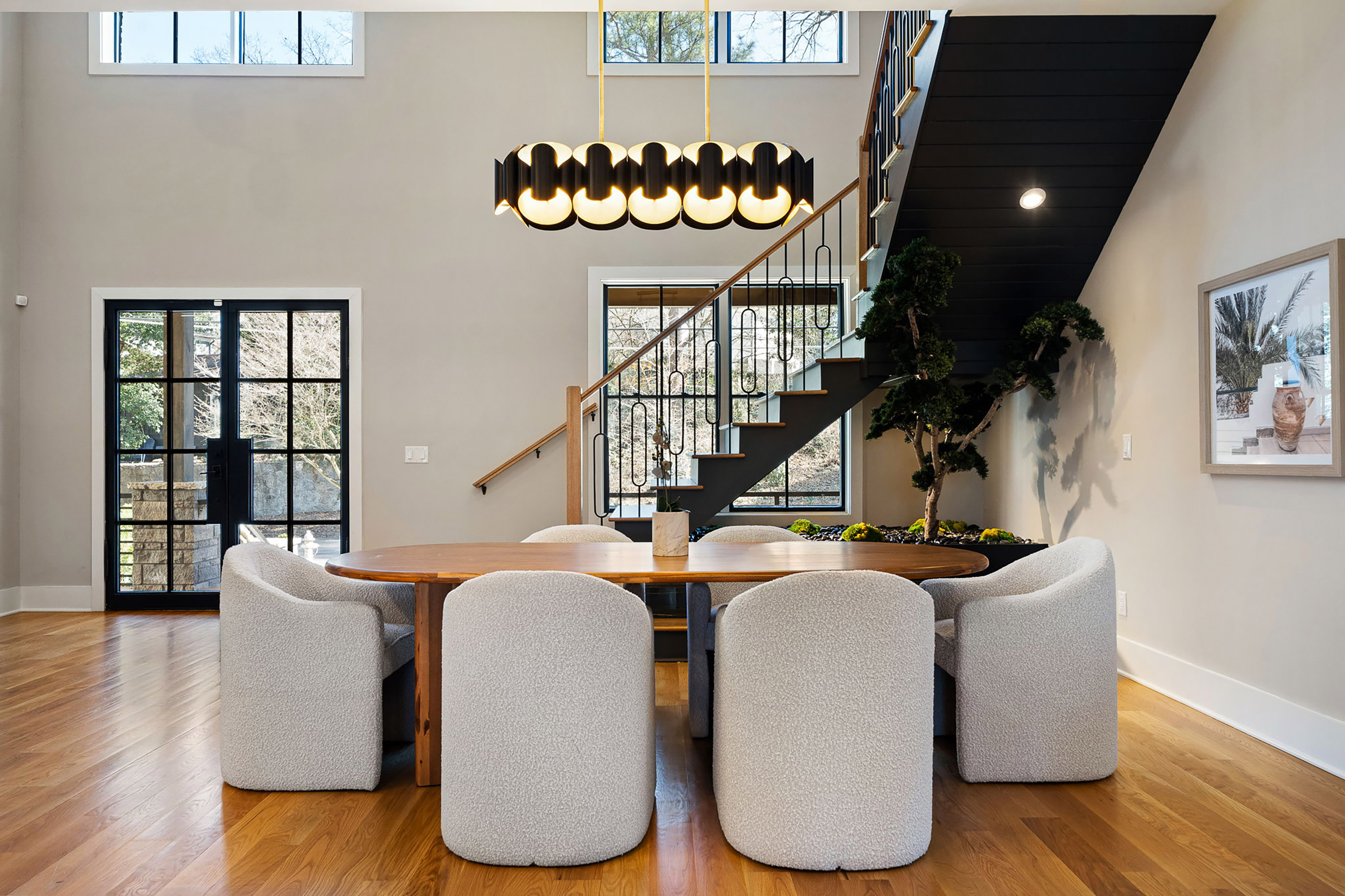  Striking Three Story Custom-built Home Redefines Modern Luxury - 物件實景