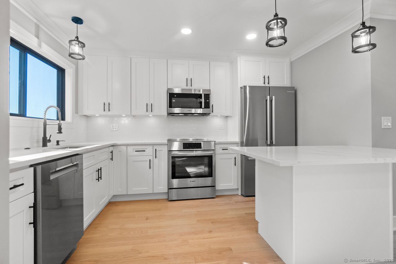 Old Saybrook, Connecticut, 06475, United States, 2 Bedrooms Bedrooms, ,2 BathroomsBathrooms,Residential,For Sale,1957011