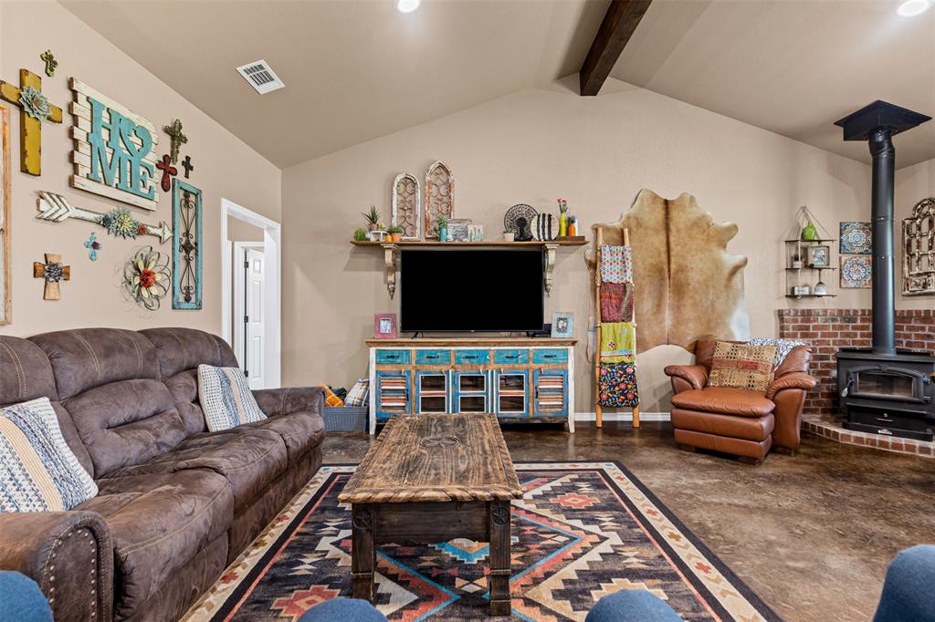 Covington, Texas, 76636, United States, 4 Bedrooms Bedrooms, ,2 BathroomsBathrooms,Residential,For Sale,1847211