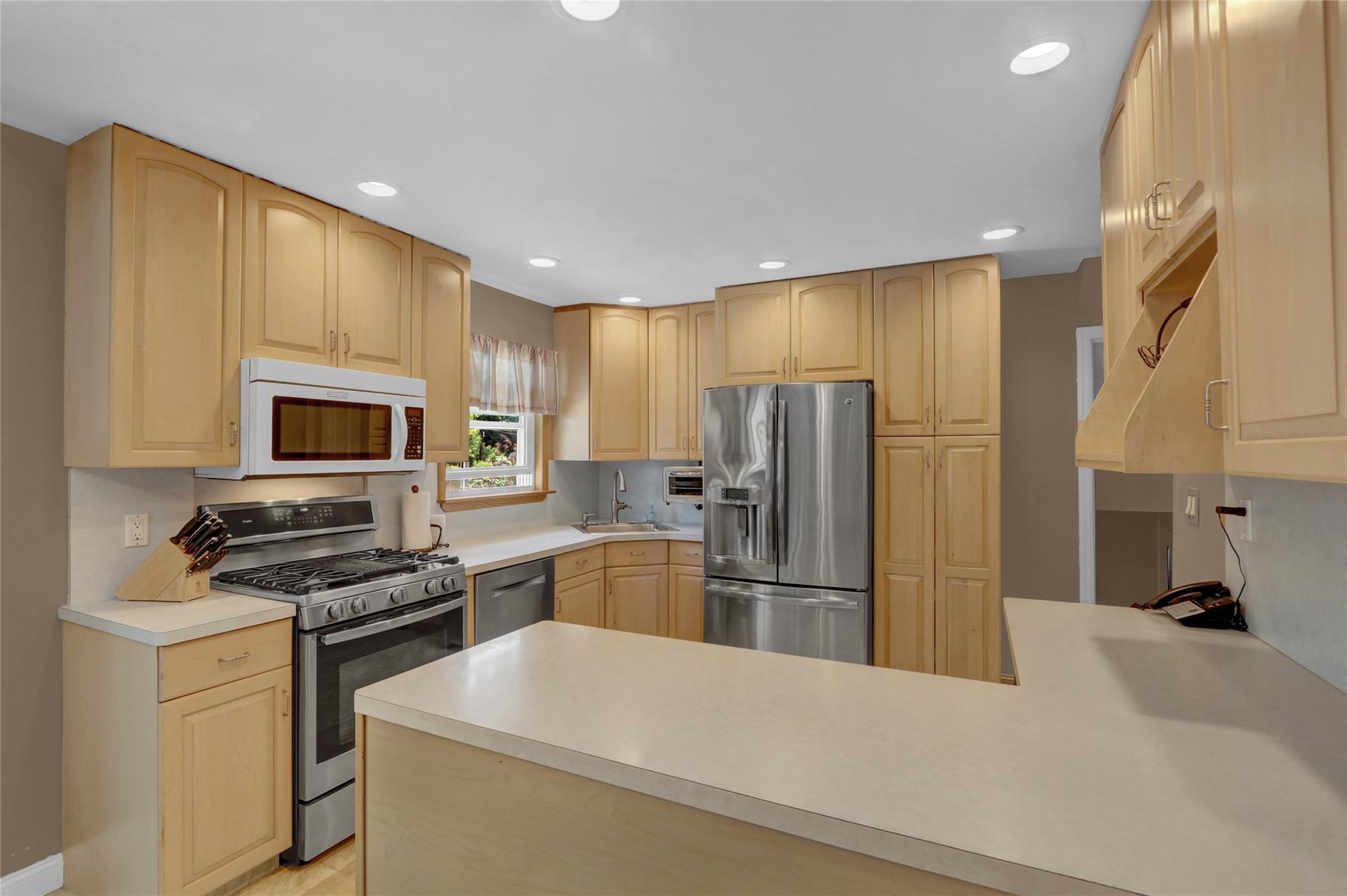 Bethpage, New York, 11714, United States, 4 Bedrooms Bedrooms, ,2 BathroomsBathrooms,Residential,For Sale,1841830