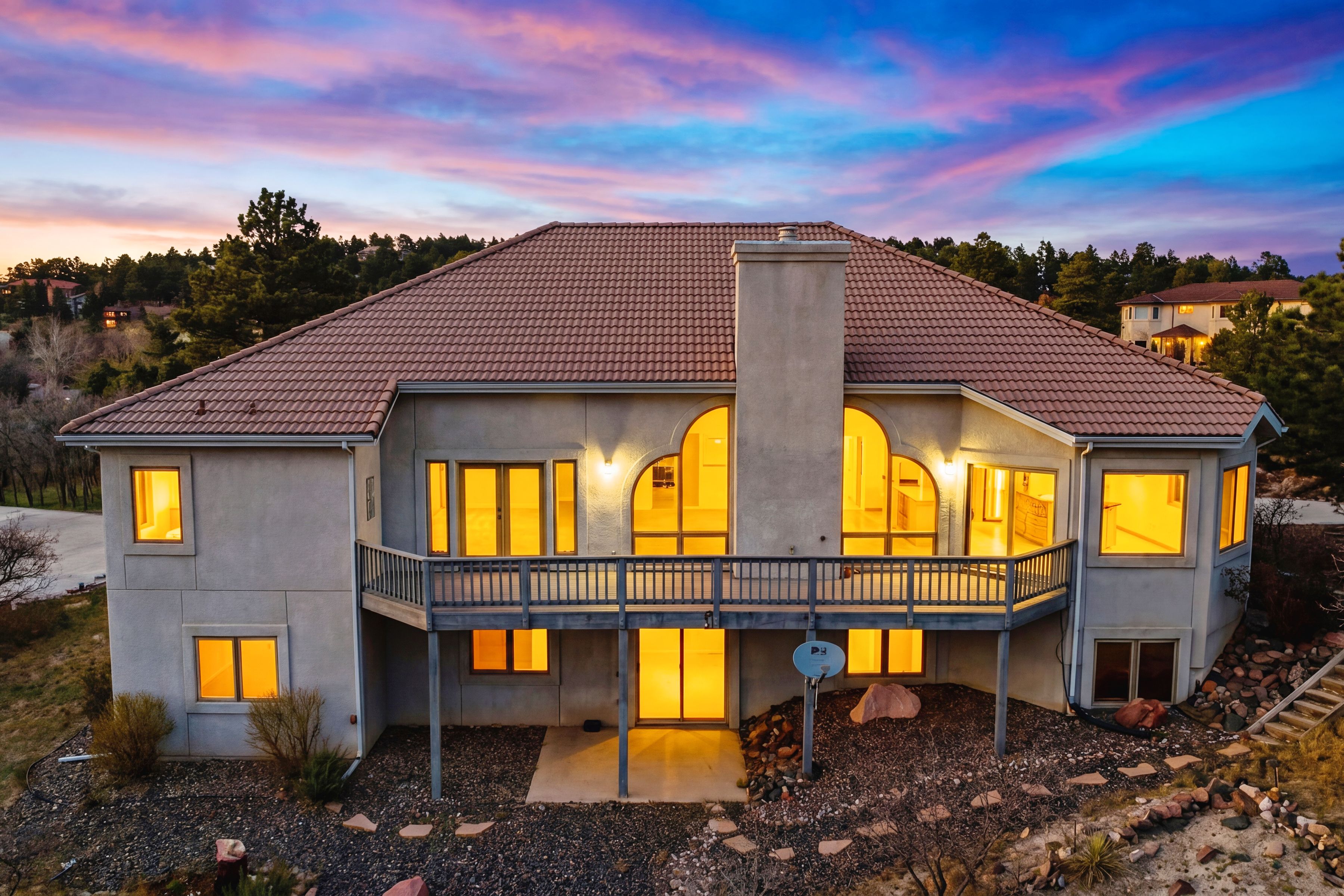  Bright & Spacious Ranch Home with Scenic Views - 物件實景