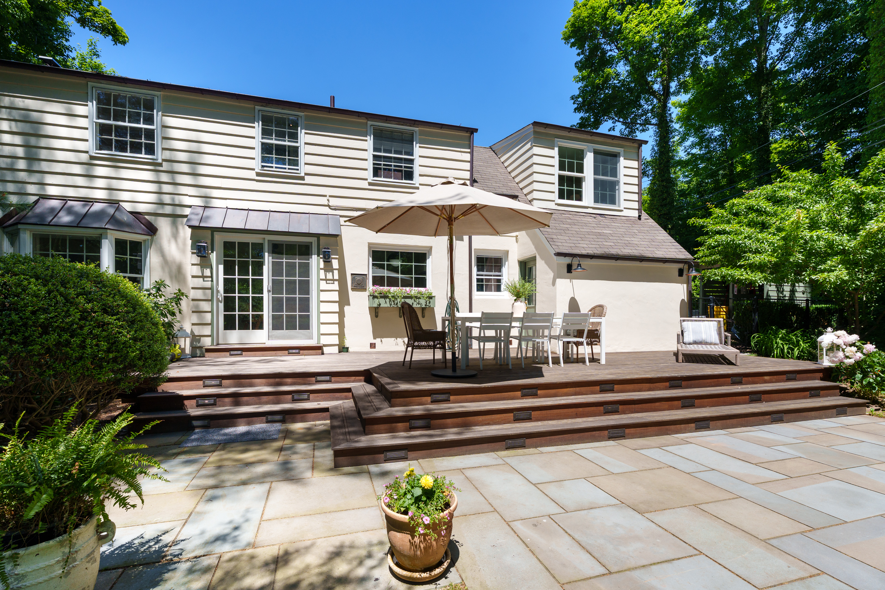  A Magical Backyard and Magazine-Worthy Kitchen - 物件實景