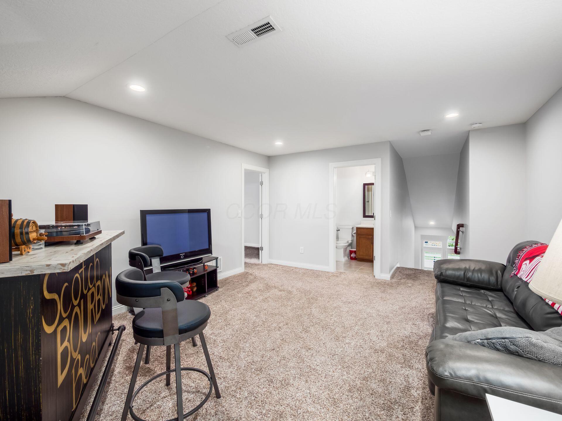 Dublin, Ohio, 43016, United States, 3 Bedrooms Bedrooms, ,3 BathroomsBathrooms,Residential,For Sale,1987850