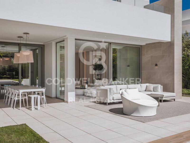 Estepona, Andalusia, ES, 5 Bedrooms Bedrooms, ,5 BathroomsBathrooms,Residential,For Sale,1828254