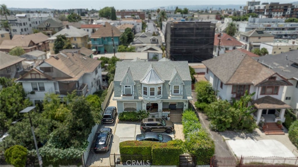 Los Angeles, California, 90006, United States, 5 Bedrooms Bedrooms, ,2 BathroomsBathrooms,Residential,For Sale,1940341