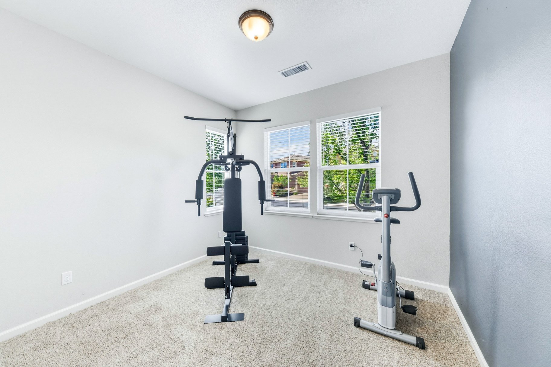  Turn-Key Home Close to Parks, Shopping & Trails - 物件實景