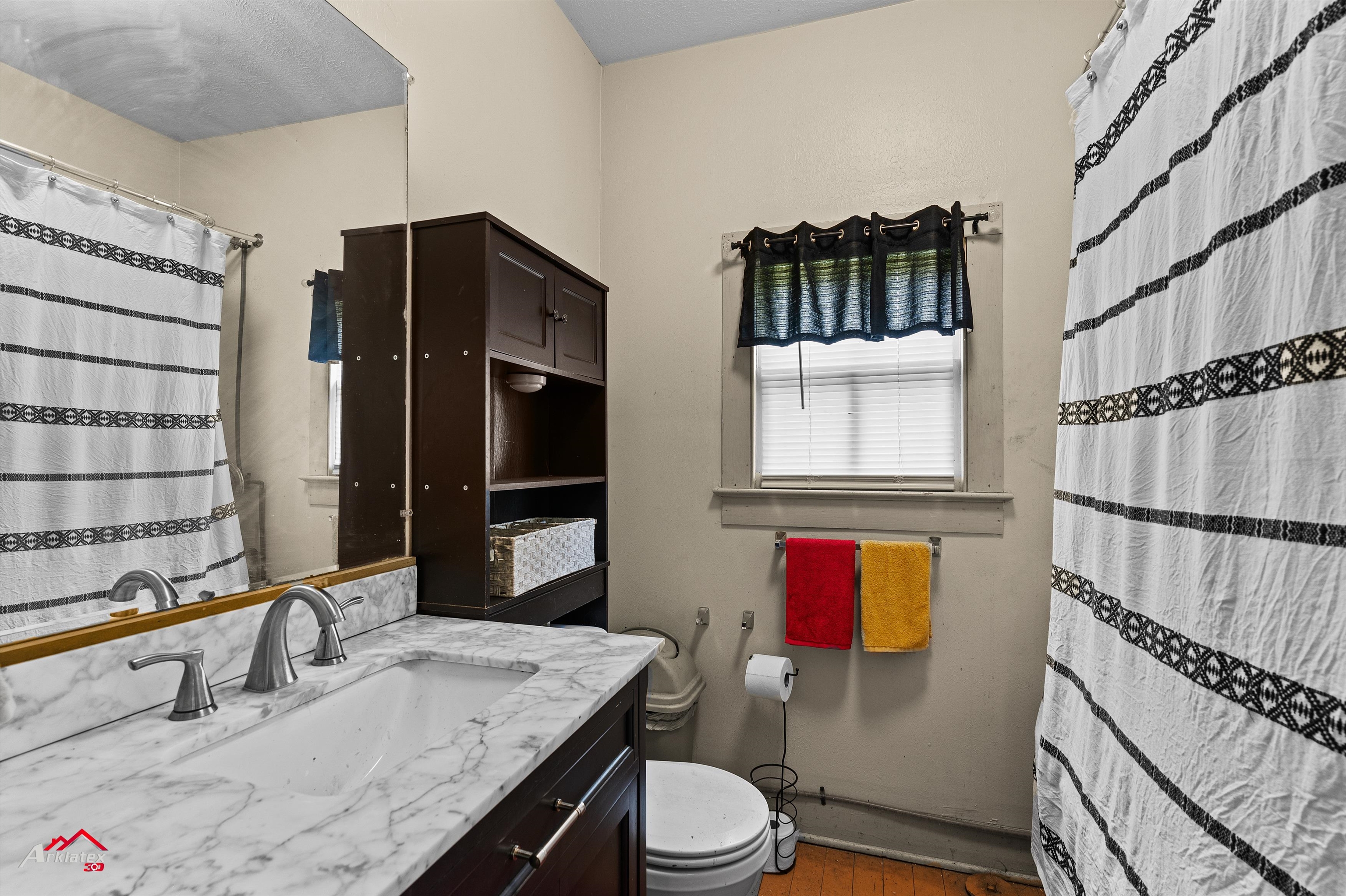 Henderson, Texas, 75654, United States, 3 Bedrooms Bedrooms, ,5 BathroomsBathrooms,Residential,For Sale,1930461