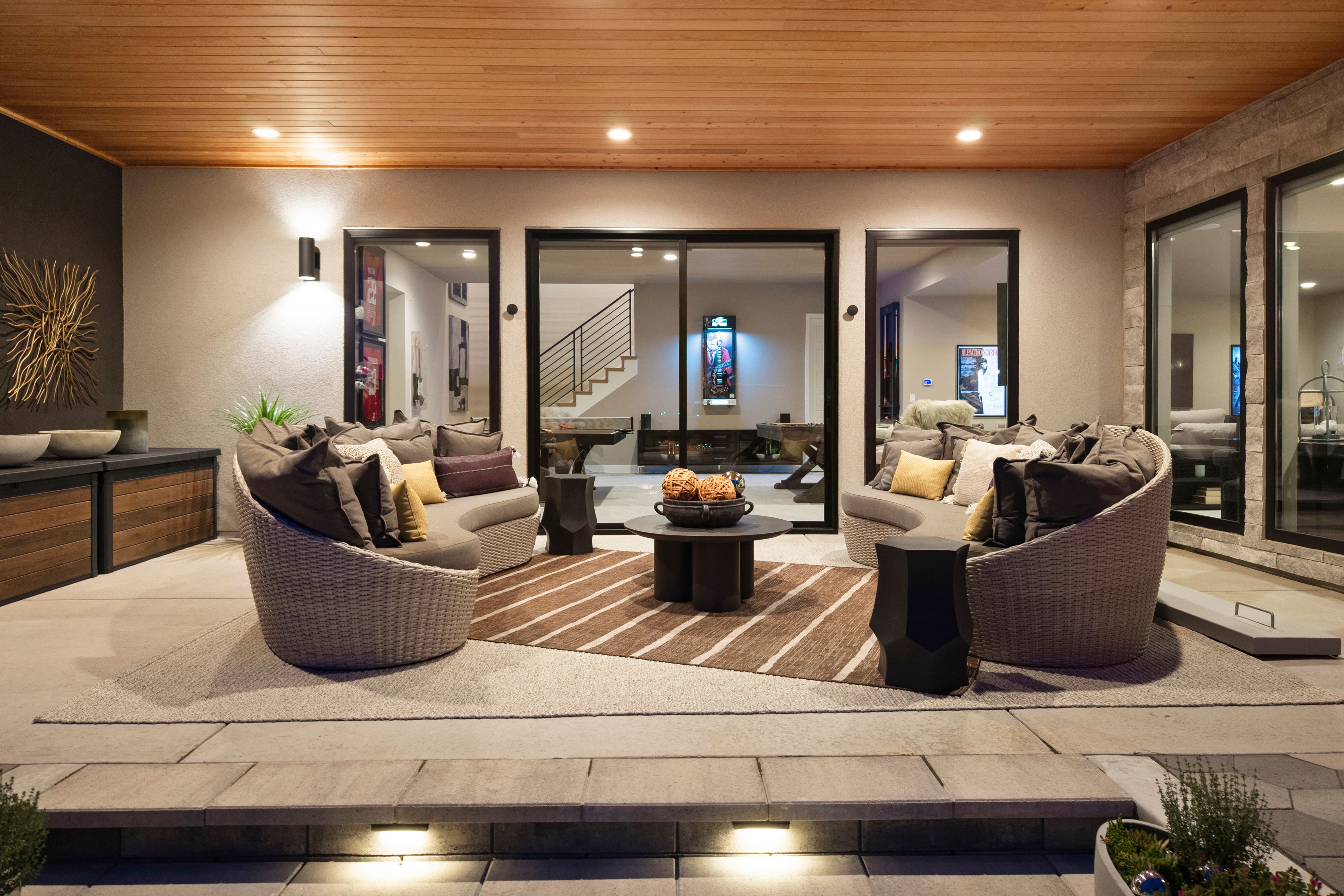  Abundance of Large Windows Showcasing Peaceful Canyon and Ridge Views - 物件實景