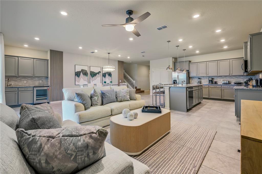 Davenport, Florida, 33897, United States, 9 Bedrooms Bedrooms, ,8 BathroomsBathrooms,Residential,For Sale,1964682