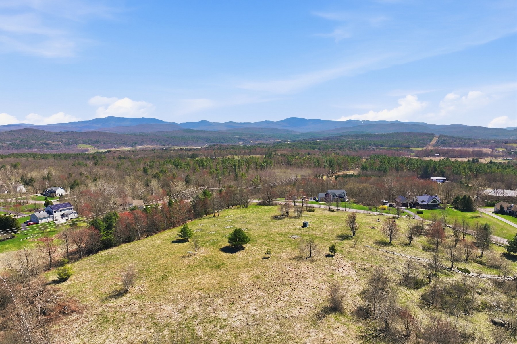  351 Ledgewood Drive - 物件實景