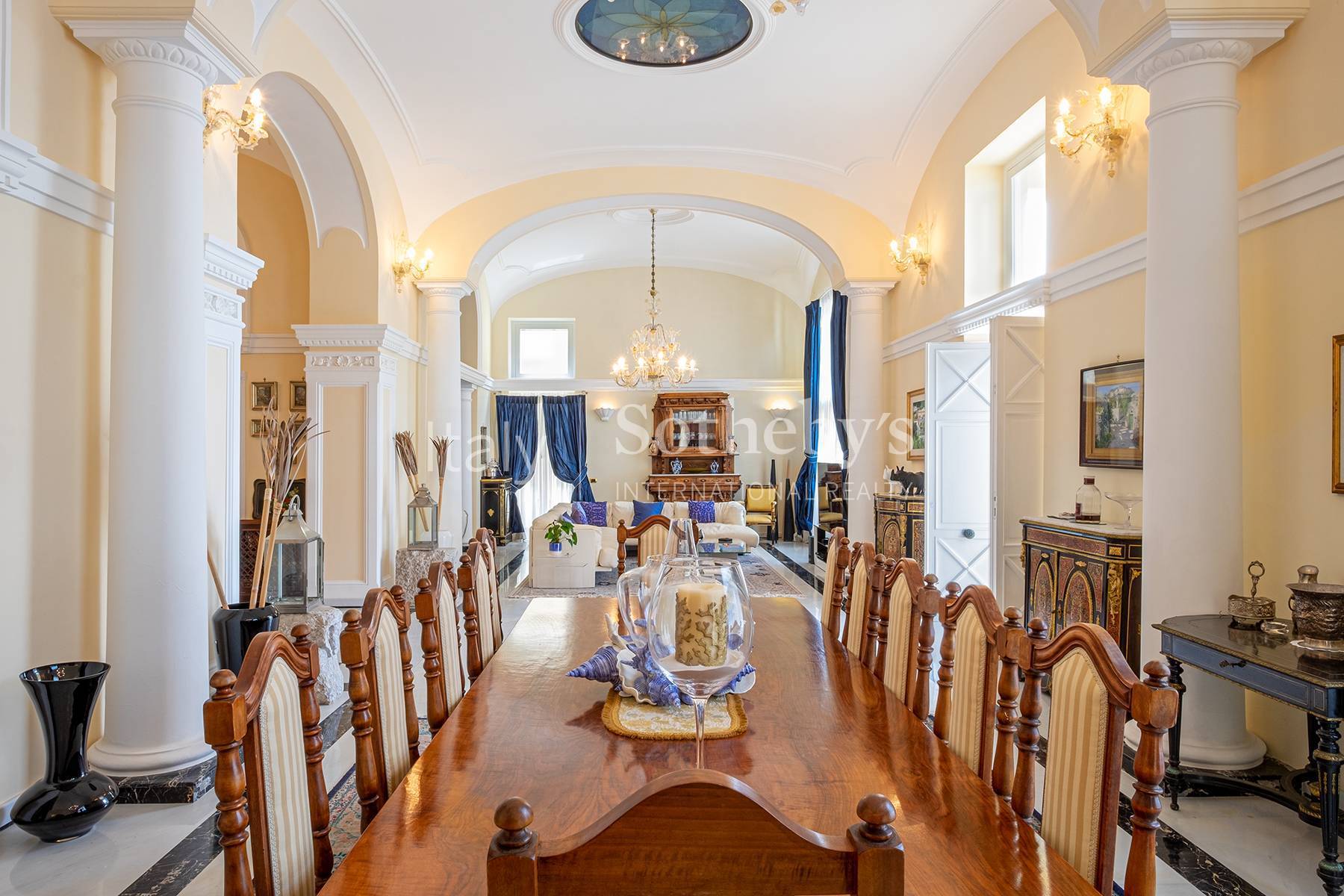  Neoclassical villa with a breath taking view - 物件實景