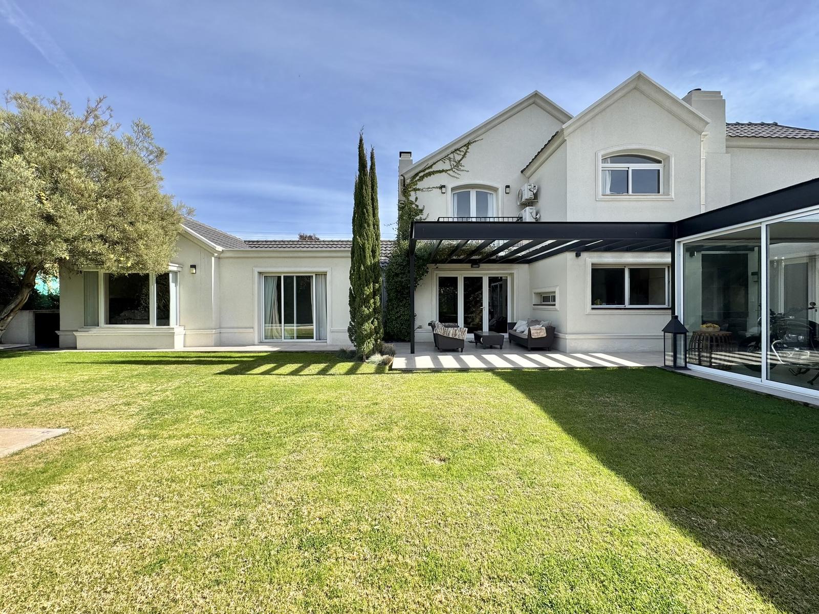 Godoy Cruz, AR-M, AR, 5 Bedrooms Bedrooms, ,4 BathroomsBathrooms,Residential,For Sale,1961859