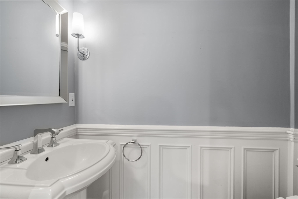 Concord, Massachusetts, 01742, United States, 3 Bedrooms Bedrooms, ,3 BathroomsBathrooms,Residential,For Sale,1949763