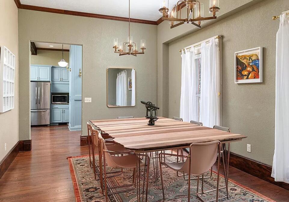 La Crosse, Wisconsin, 54601, United States, 6 Bedrooms Bedrooms, ,5 BathroomsBathrooms,Residential,For Sale,2018389
