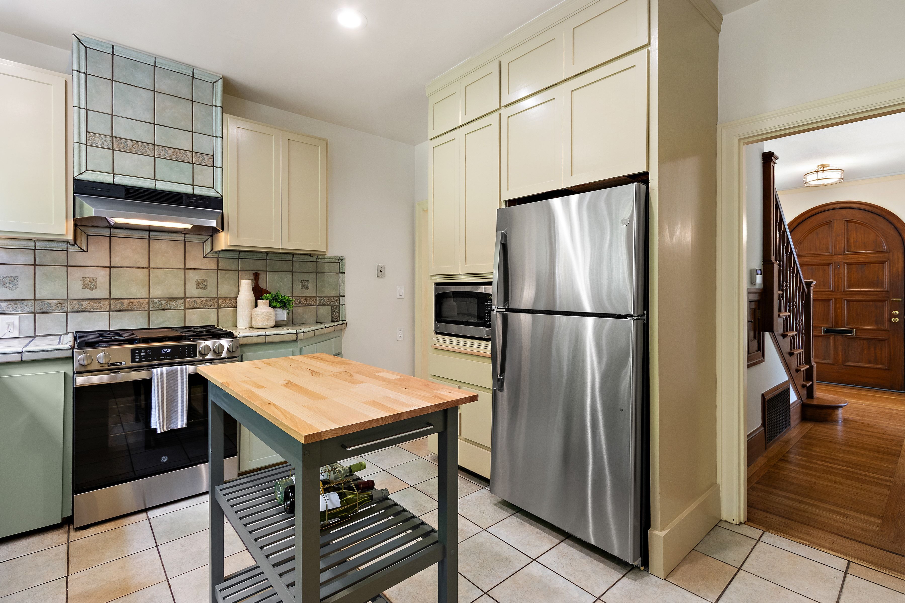  Classic Character Meets Modern Comfort in Crocker Highlands - 物件實景