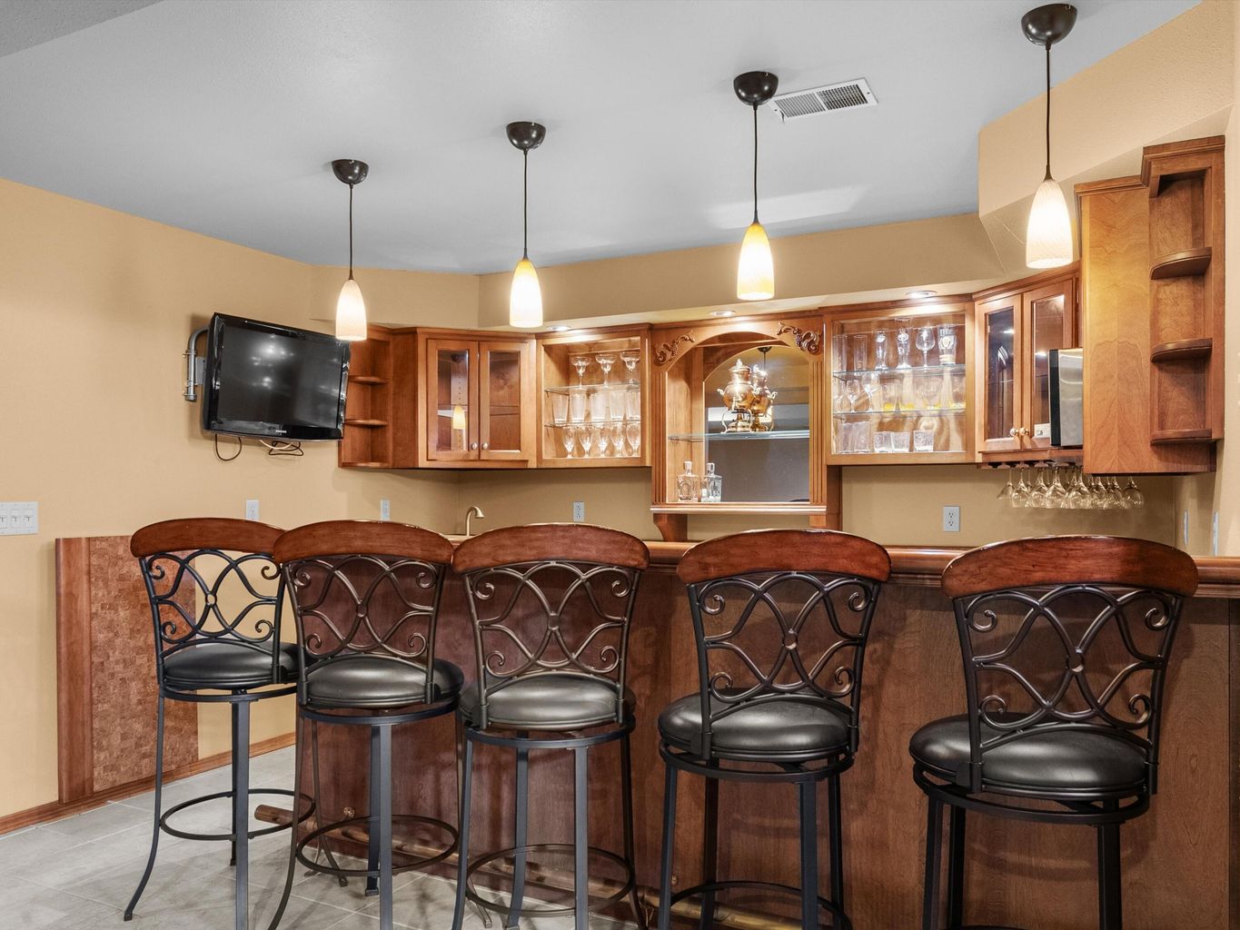 Manitowoc, Wisconsin, 54220, United States, 4 Bedrooms Bedrooms, ,4 BathroomsBathrooms,Residential,For Sale,1982773