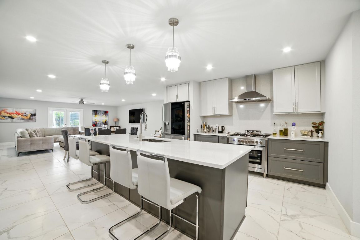 Austin, Texas, 78702, United States, 3 Bedrooms Bedrooms, ,2 BathroomsBathrooms,Residential,For Sale,1906696