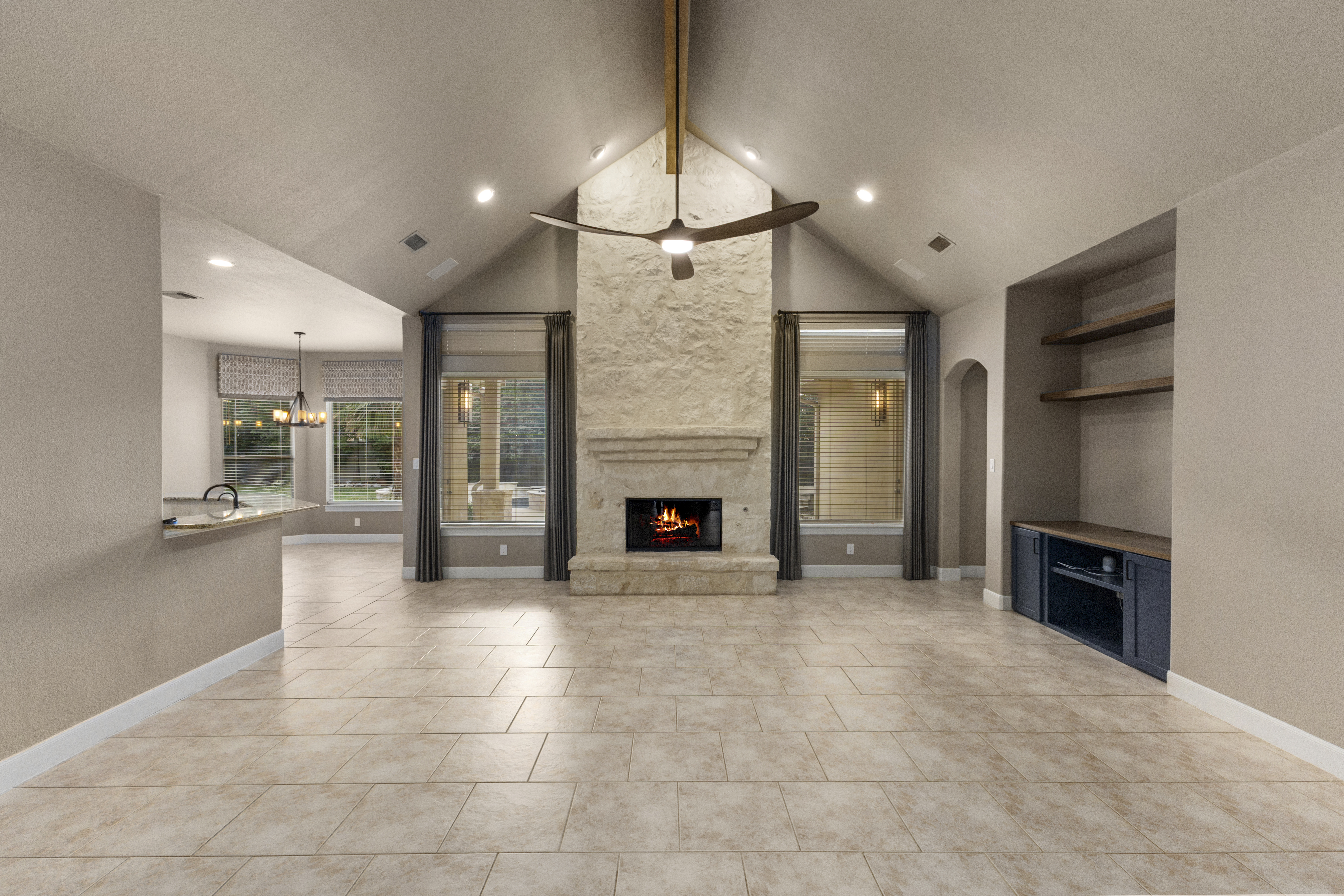  Private 5 Bedroom Oasis with Pool  Heights of Stone Oak - 物件實景