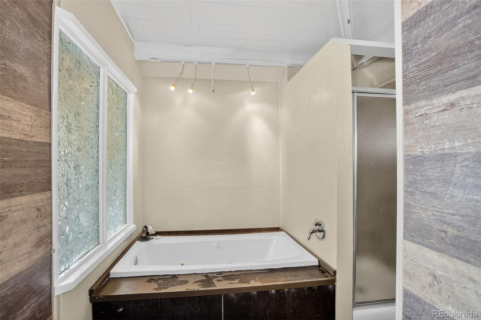 Lakewood, Colorado, 80215, United States, 4 Bedrooms Bedrooms, ,3 BathroomsBathrooms,Residential,For Sale,1991783