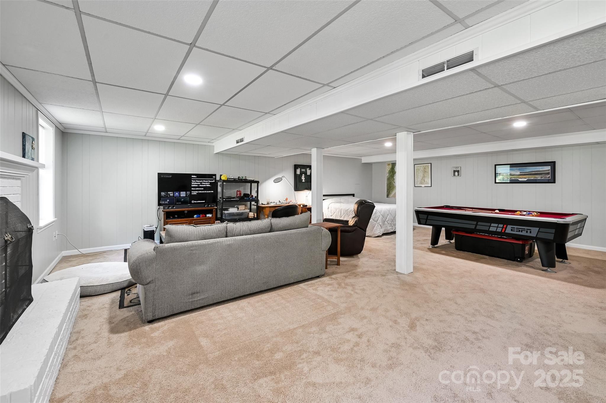 Hendersonville, North Carolina, 28739, United States, 5 Bedrooms Bedrooms, ,3 BathroomsBathrooms,Residential,For Sale,1903677