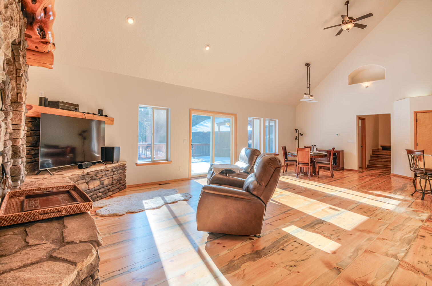 Bend, Oregon, 97707, United States, 5 Bedrooms Bedrooms, ,3 BathroomsBathrooms,Residential,For Sale,2010023