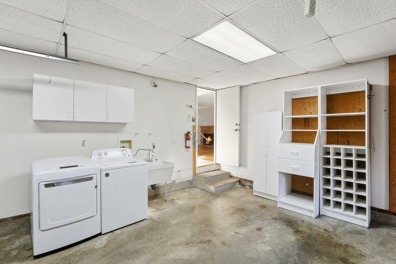 Sacramento, California, 95822, United States, 3 Bedrooms Bedrooms, ,2 BathroomsBathrooms,Residential,For Sale,1989013