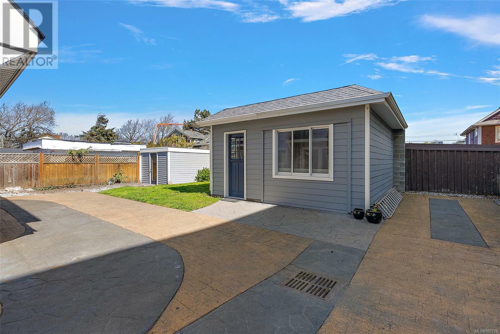 VICTORIA, British Columbia, V8V 1A8, CA, 4 Bedrooms Bedrooms, ,4 BathroomsBathrooms,Residential,For Sale,1876400