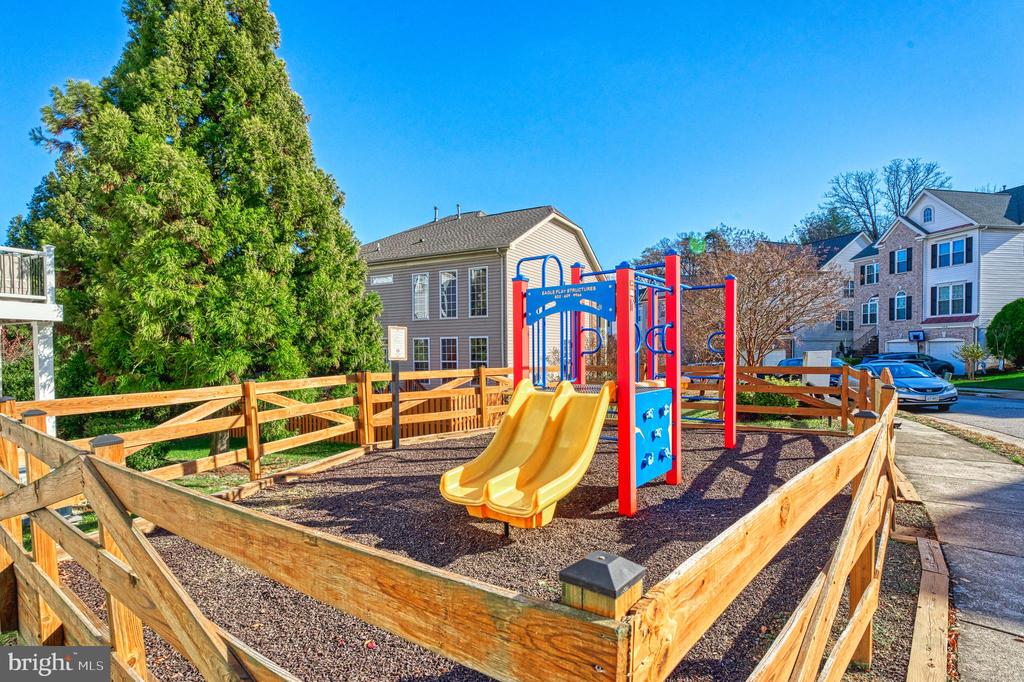 Lorton, Virginia, 22079, United States, 5 Bedrooms Bedrooms, ,4 BathroomsBathrooms,Residential,For Sale,2001485