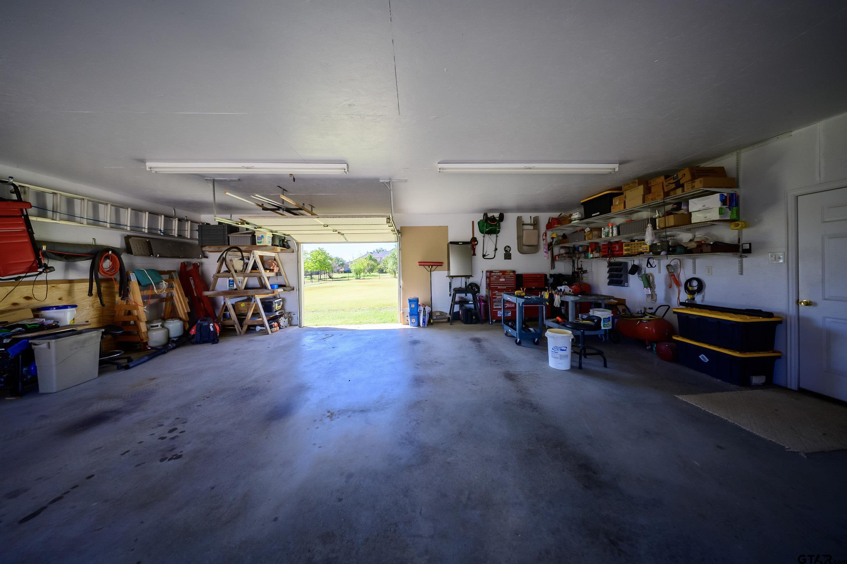 Terrell, Texas, 75160, United States, 3 Bedrooms Bedrooms, ,2 BathroomsBathrooms,Residential,For Sale,1993311