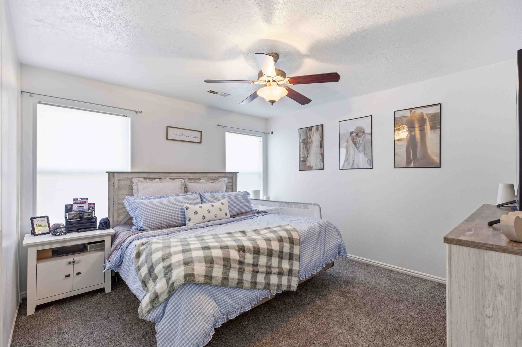  Open-Concept End-Unit with Updates in Knollwood Townhomes - 物件實景