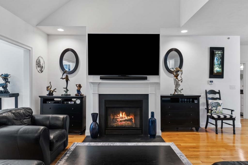 Westford, Massachusetts, 01886, United States, 3 Bedrooms Bedrooms, ,4 BathroomsBathrooms,Residential,For Sale,1923619
