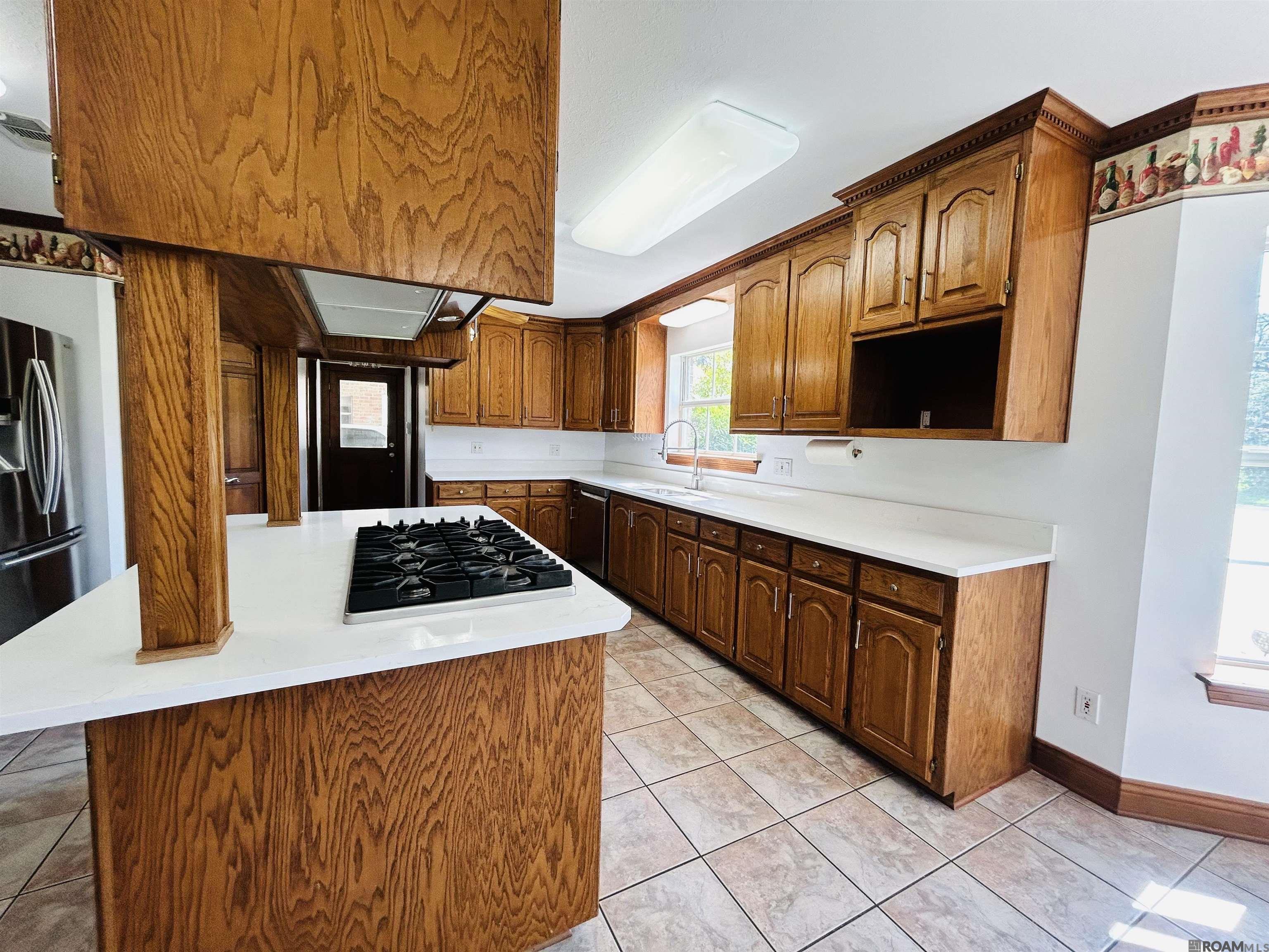 Gonzales, Louisiana, 70737, United States, 4 Bedrooms Bedrooms, ,3 BathroomsBathrooms,Residential,For Sale,1975602