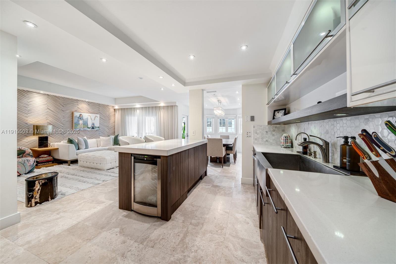 Miami Beach, Florida, 33139, United States, 3 Bedrooms Bedrooms, ,3 BathroomsBathrooms,Residential,For Sale,1996071