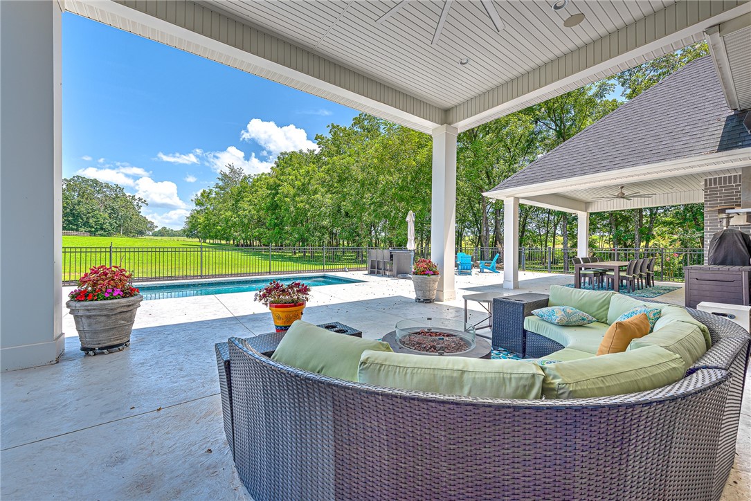 Bentonville, Arkansas, 72713, United States, 4 Bedrooms Bedrooms, ,5 BathroomsBathrooms,Residential,For Sale,1950806