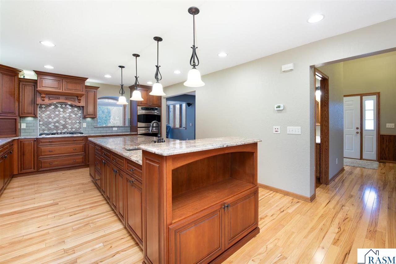 North Mankato, Minnesota, 56003, United States, 5 Bedrooms Bedrooms, ,3 BathroomsBathrooms,Residential,For Sale,1998081