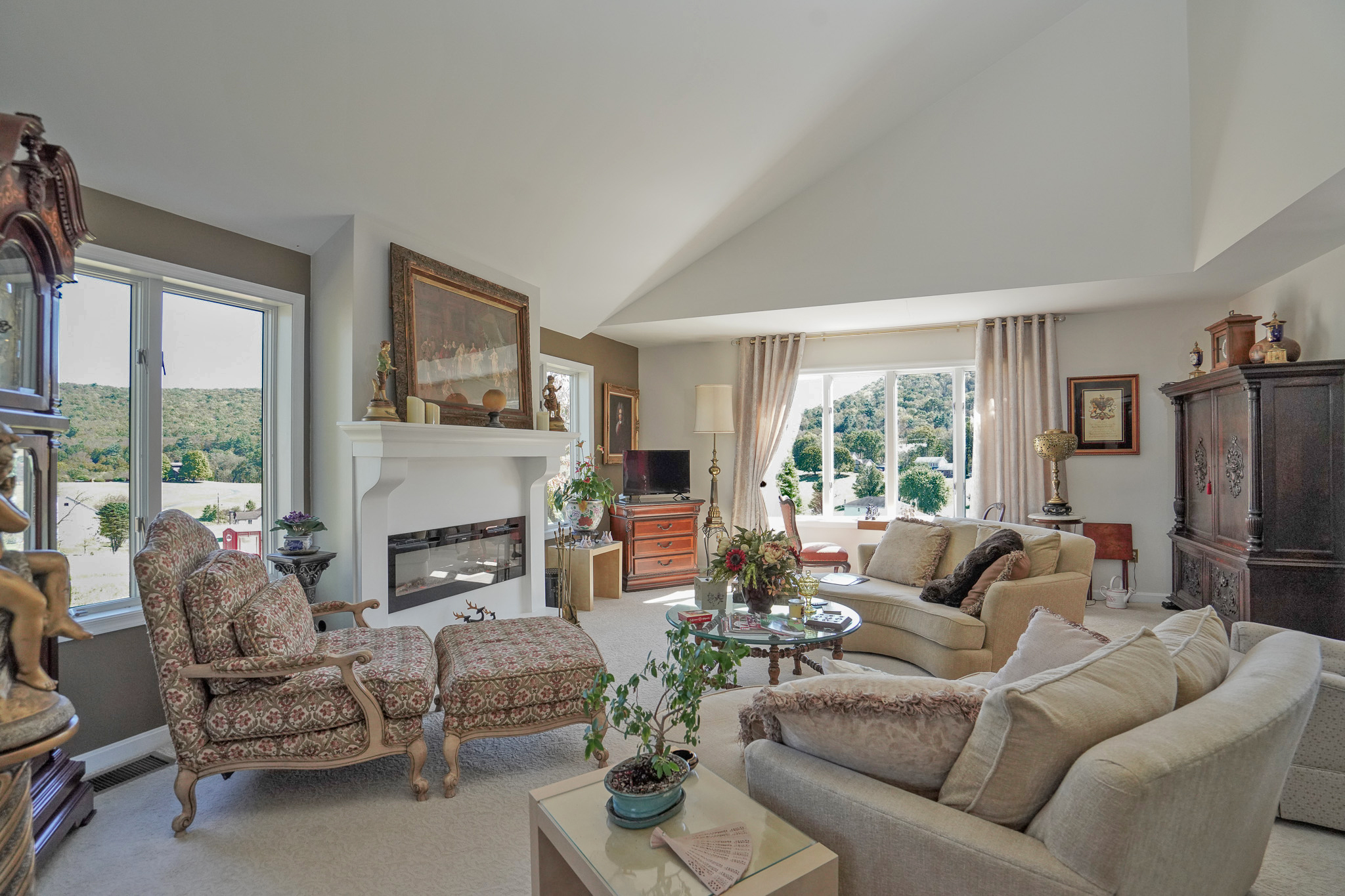 Tamaqua, Pennsylvania, 18252, United States, 4 Bedrooms Bedrooms, ,3 BathroomsBathrooms,Residential,For Sale,1980068