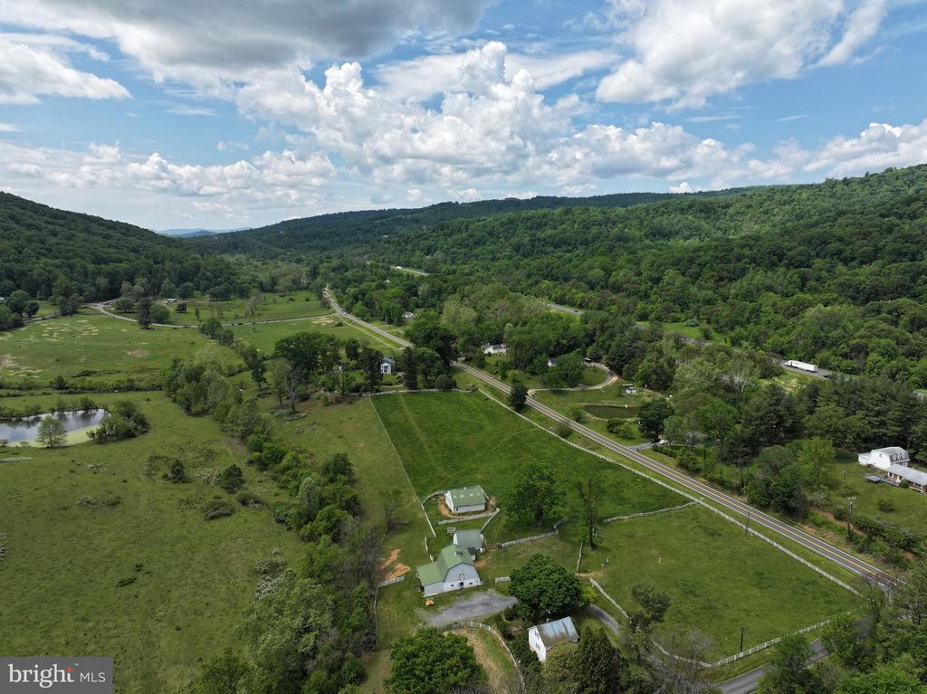 Linden, Virginia, 22642, United States, 5 Bedrooms Bedrooms, ,4 BathroomsBathrooms,Residential,For Sale,2037897