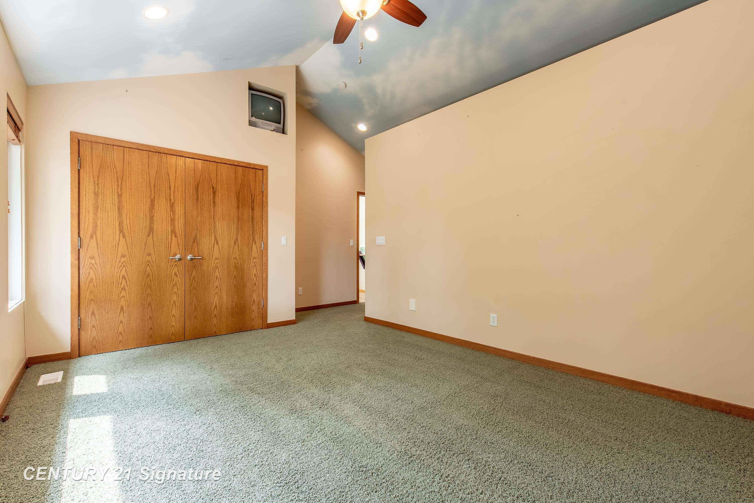 Midland, Michigan, 48642, United States, 4 Bedrooms Bedrooms, ,5 BathroomsBathrooms,Residential,For Sale,2019311