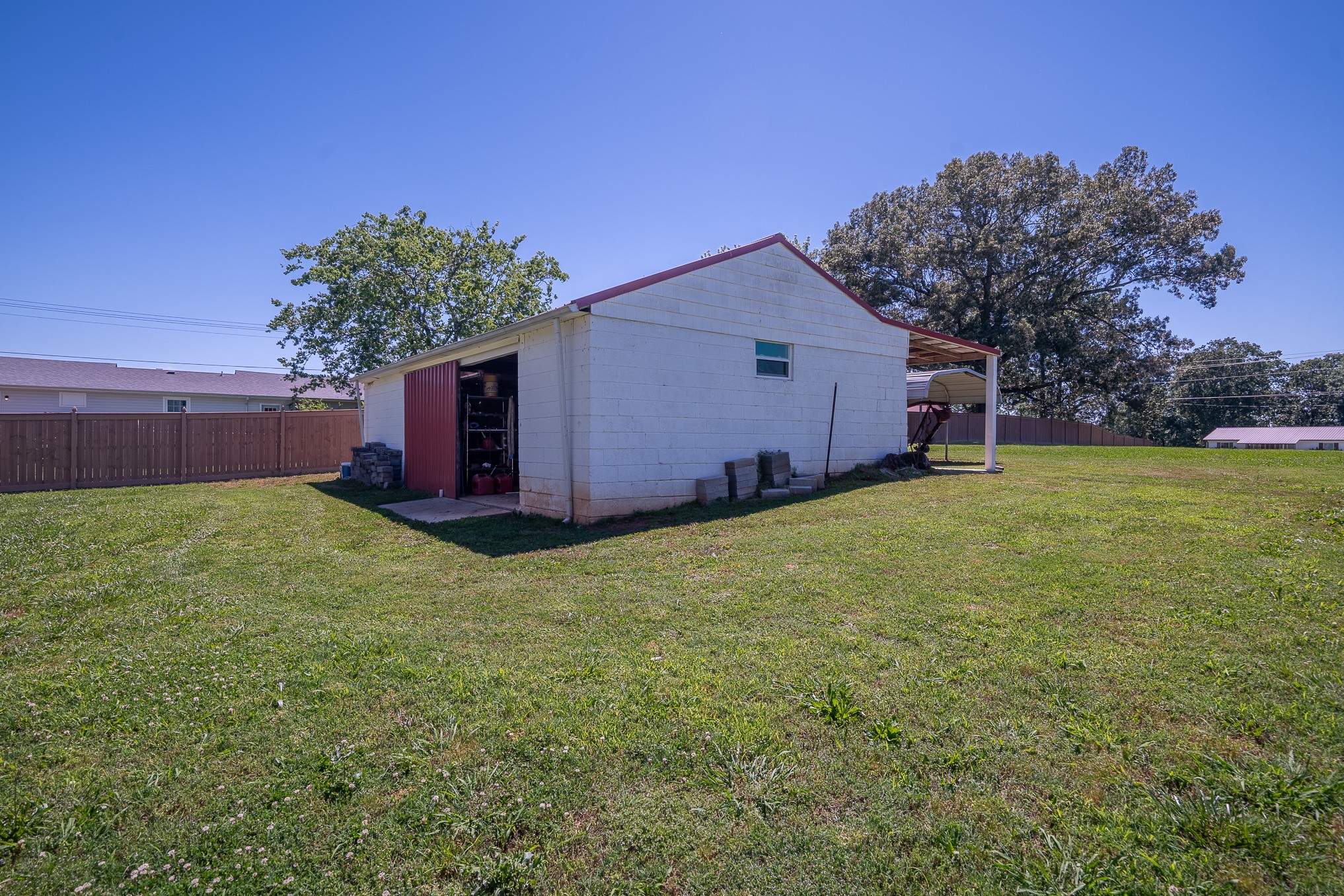 Lawrenceburg, Tennessee, 38464, United States, 3 Bedrooms Bedrooms, ,2 BathroomsBathrooms,Residential,For Sale,1828179