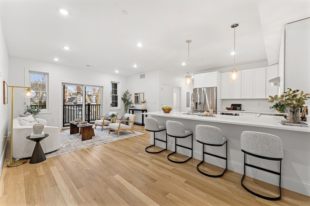 Marlborough, Massachusetts, 01752, United States, 2 Bedrooms Bedrooms, ,3 BathroomsBathrooms,Residential,For Sale,1997186