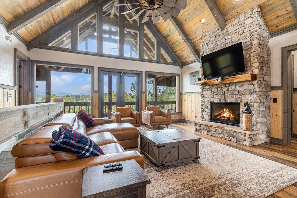 Ellijay, Georgia, 30540, United States, 5 Bedrooms Bedrooms, ,5 BathroomsBathrooms,Residential,For Sale,1952565