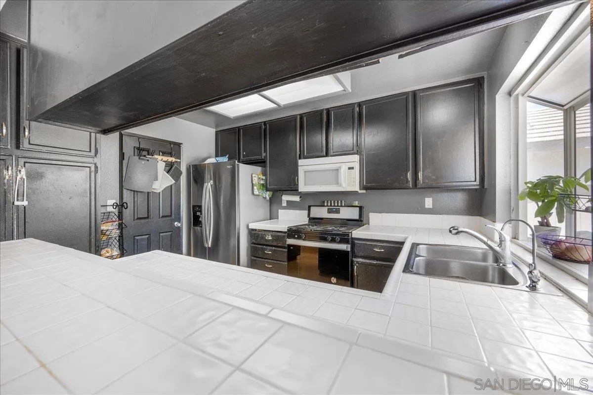 Temecula, California, 92591, United States, 4 Bedrooms Bedrooms, ,3 BathroomsBathrooms,Residential,For Sale,1877414
