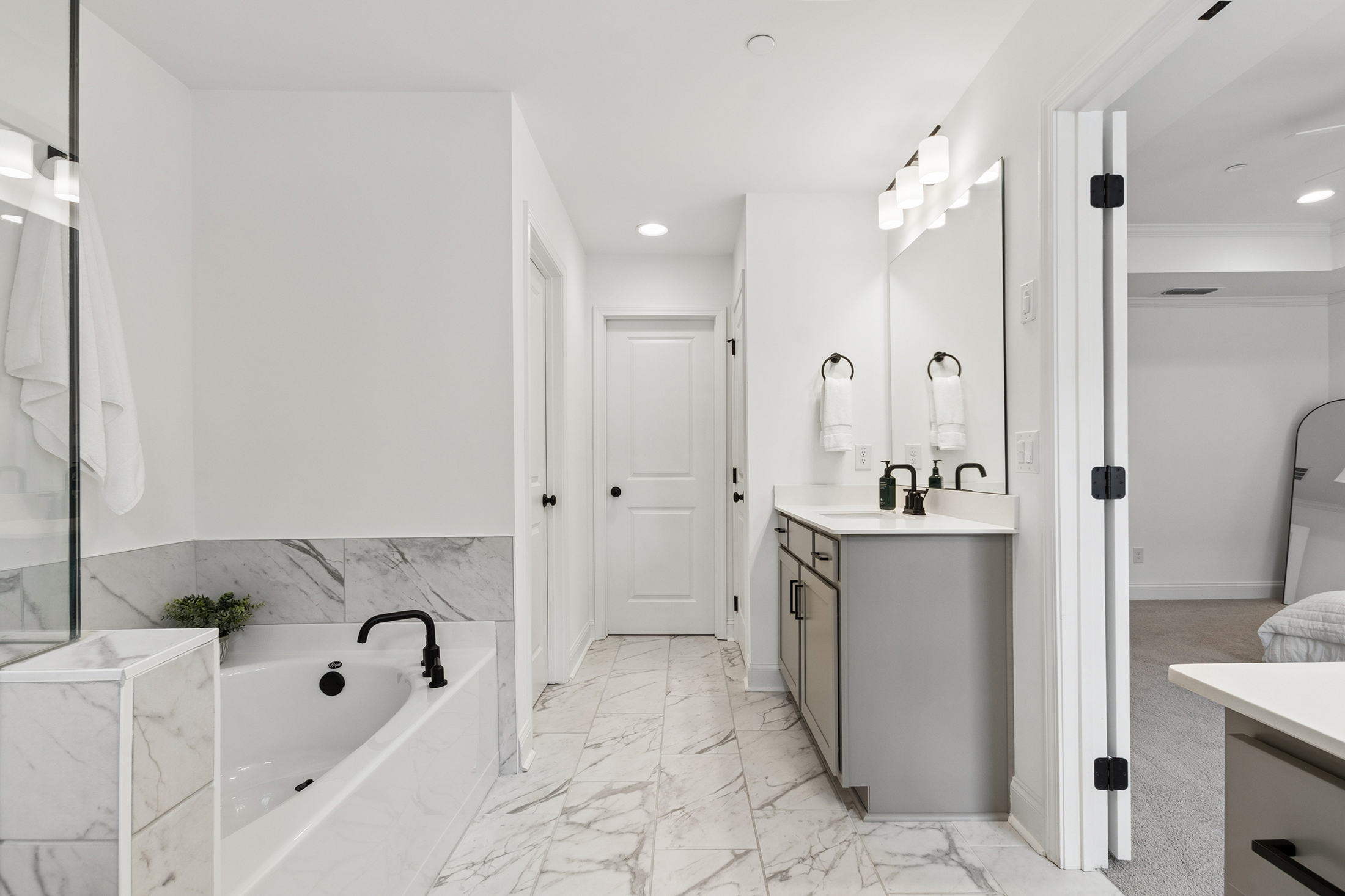  End-Unit, Craftsman Townhome with Custom Upgrades - 物件實景