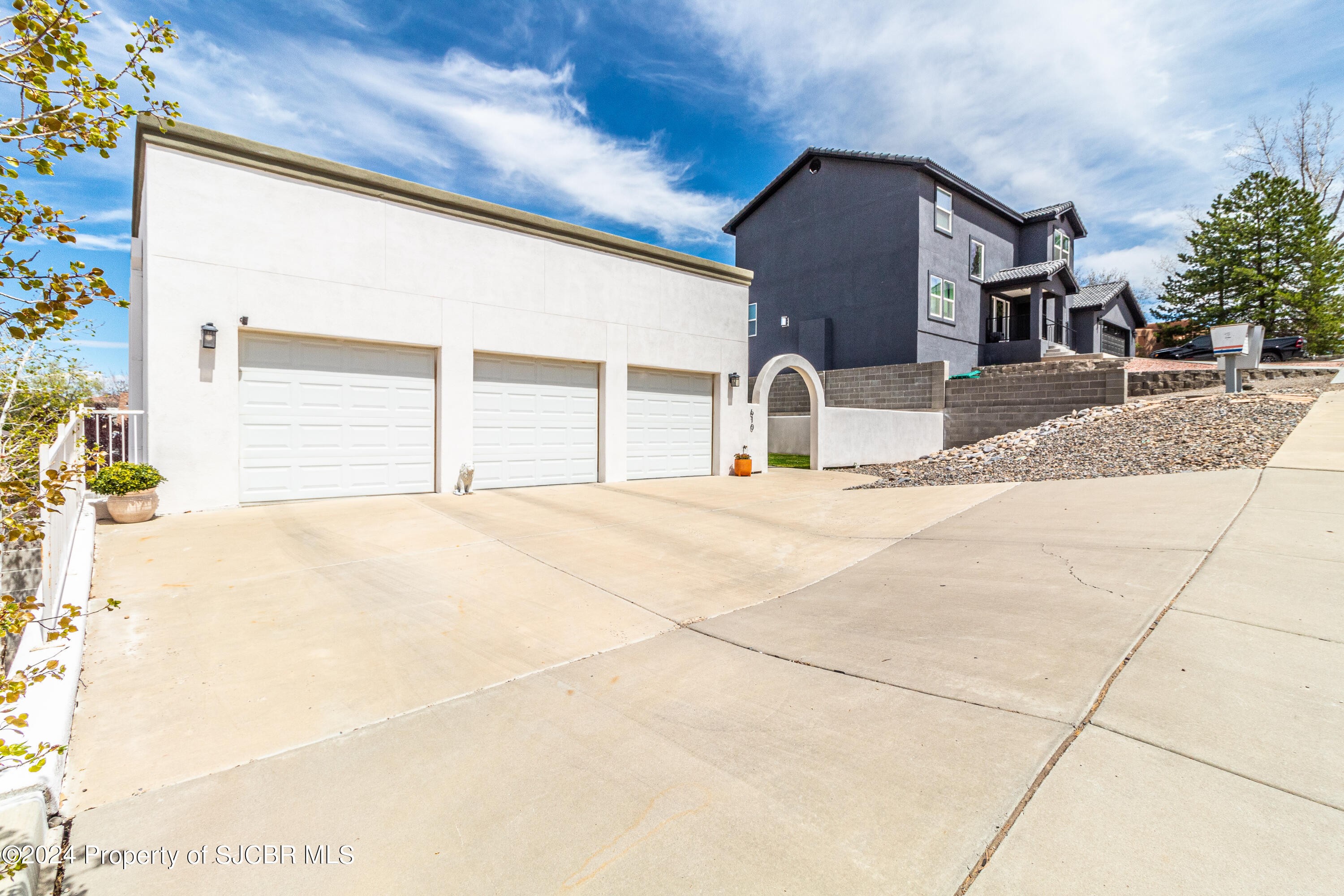 610 CERRILLOS Drive, Farmington, New Mexico, 87401, United States, 4 Bedrooms Bedrooms, ,4 BathroomsBathrooms,Residential,For Sale,610 CERRILLOS Drive,1623720