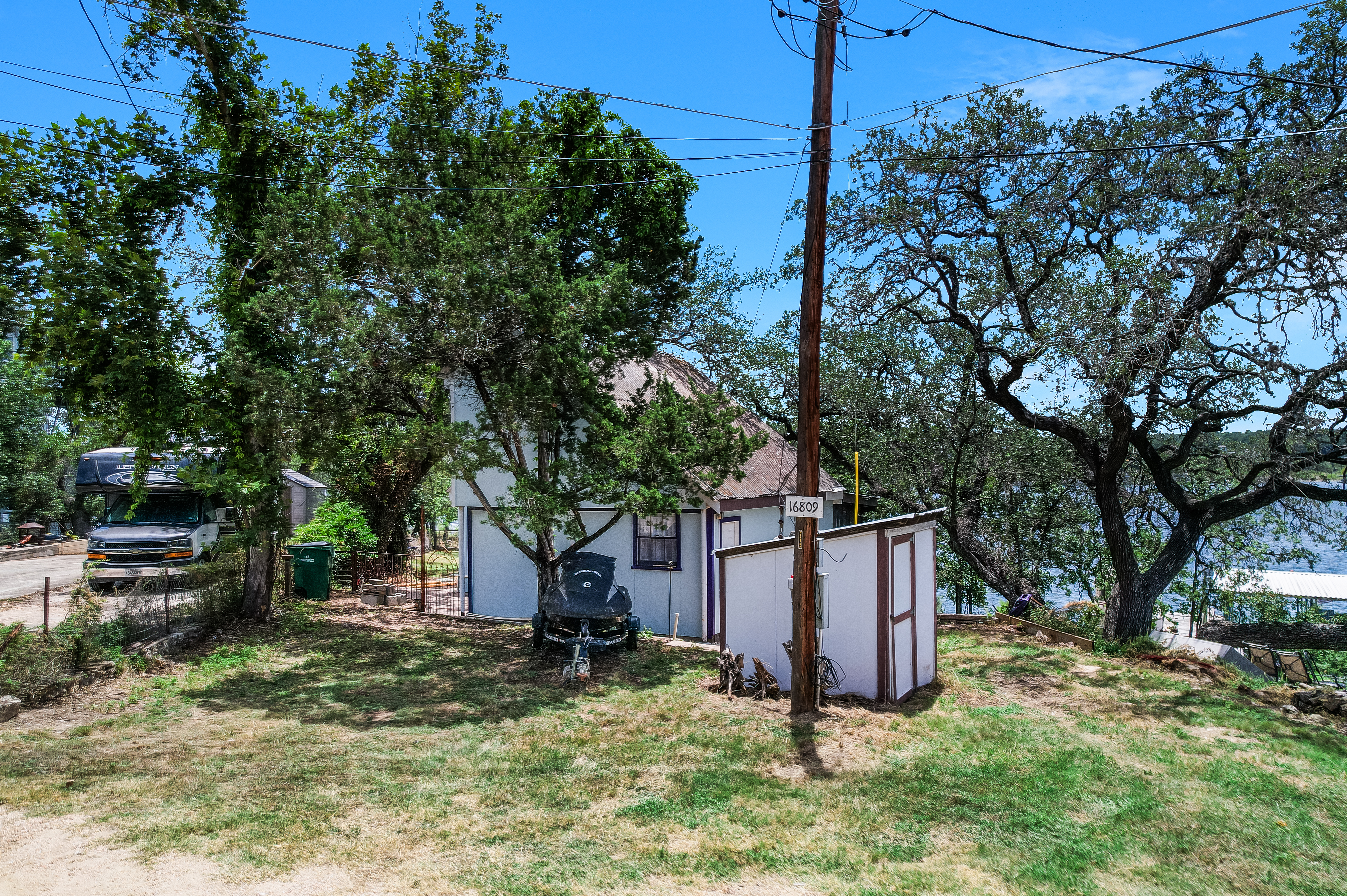  JUST LISTED - Charming lakefront retreat on Lake Travis - 物件實景