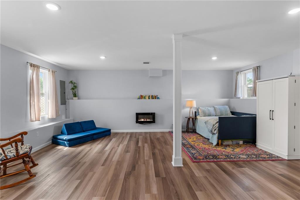 Cranston, Rhode Island, 02910, United States, 3 Bedrooms Bedrooms, ,3 BathroomsBathrooms,Residential,For Sale,1915562